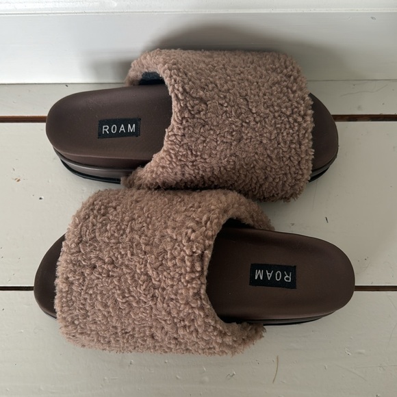 Roam fuzzy platform taupe faux shearling  size 9 excellent condition - Picture 10 of 11